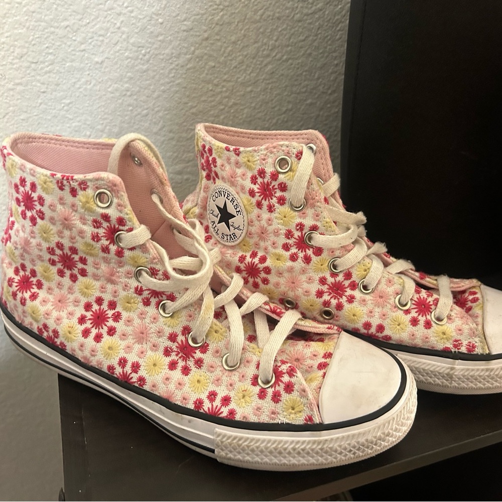 women’s floral converse high top